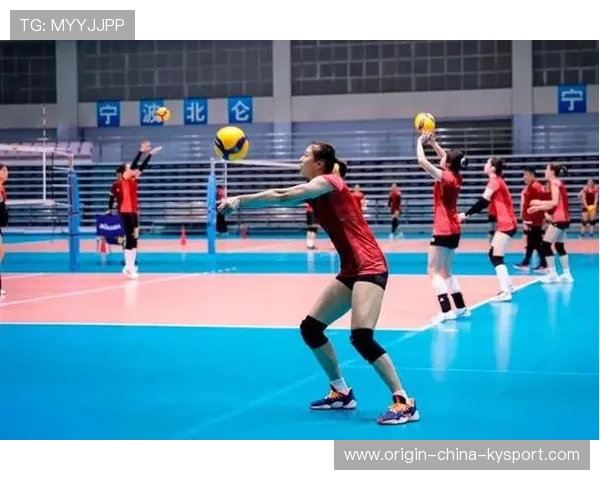 女排训练中增加对抗强度，队内竞争氛围积极