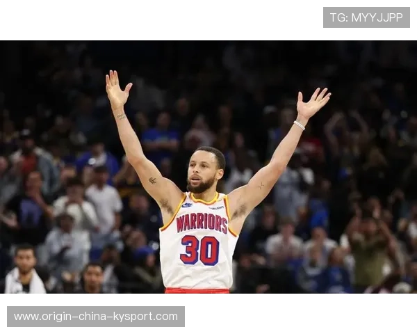 库里瞬间连中两记三分，勇士在客场完成逆转