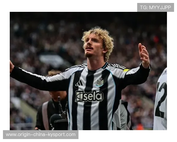 纽卡斯尔边路突破助攻前锋